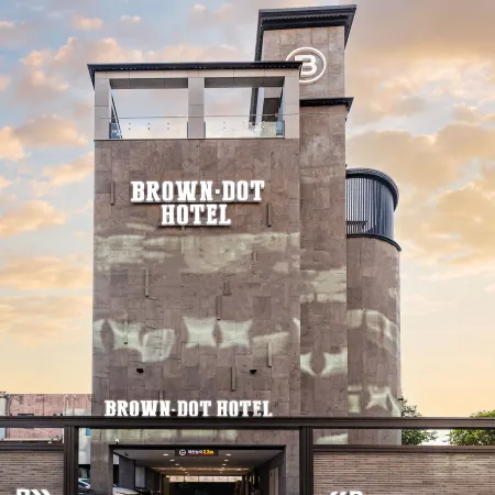 Brown Dot Gyeongju City Hall Отели рядом с достопримечательностью «Храм Пэннюльса»