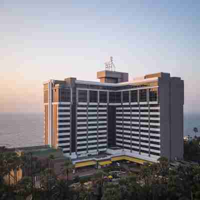 Taj Lands End Hotel Exterior