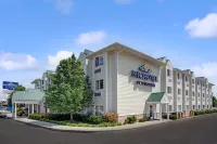 Microtel Inn & Suites by Wyndham Indianapolis Airport Hotel di Speedway