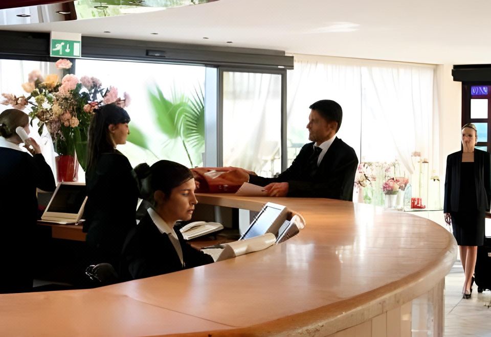 알바트로스 호텔 로비