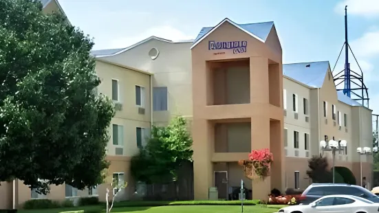 Fairfield Inn & Suites Arlington Near Six Flags