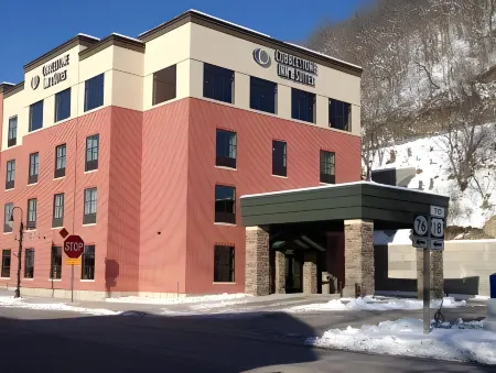 Cobblestone Inn & Suites - Marquette Отели в г. Бриджпорт