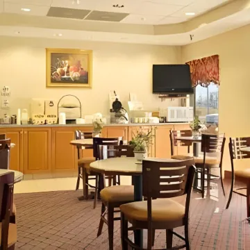 Super 8 by Wyndham Crossville TN