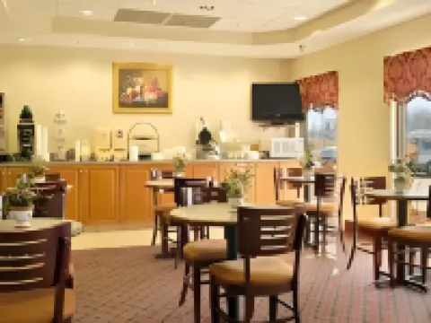 Super 8 by Wyndham Crossville TN