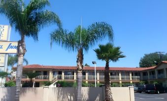 Santa Ana Travel Inn