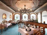 Hotel Kaiserpfalz Hotels near P8