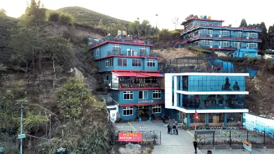 Hotel Easton Blue Hotels near Fikkal Simpani