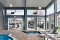 Howard Johnson by Wyndham Middletown Newport Area - Pools