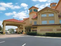 La Quinta Inn & Suites by Wyndham Austin Airport Hotels near lululemon