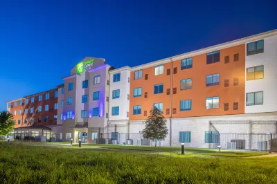 Holiday Inn Express & Suites KANSAS CITY AIRPORT by IHG Hotel a Kansas City