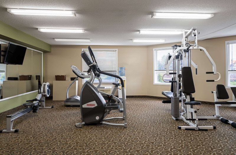 Super 8 by Wyndham Sherwood Park/Edmonton Area photo 3