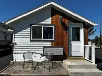 Lamplighter Cabins & Suites Hotels in Helena