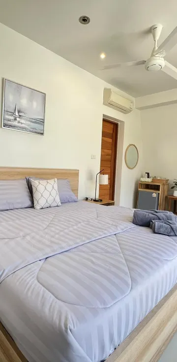 ห้องเตียงใหญ่ 1 เตียง วิวสระน้ำ