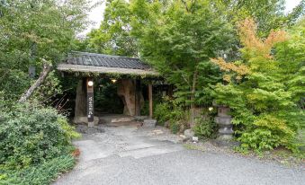 Yufuin Besso Shikisai Hotel