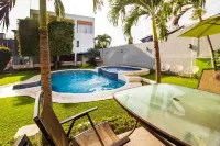 Collection O Hotel Mango,Six Flags Hurricane Harbor Oaxtepec - Family