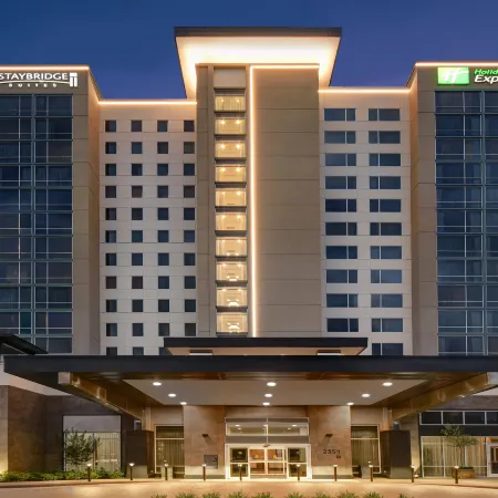 Staybridge Suites HOUSTON - GALLERIA AREA by IHG Отели рядом с достопримечательностью «Вода Стены»