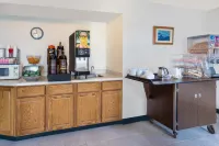 Super 8 by Wyndham Hebron Lowell Area