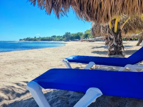 Costambar Ocean Breeze - Beachfront Apartment with Pool - Апартаменты