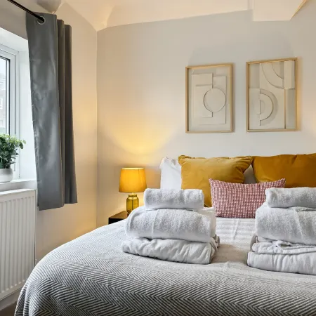 Family Holiday Home With Hot Tub & Sauna Sleeps 8