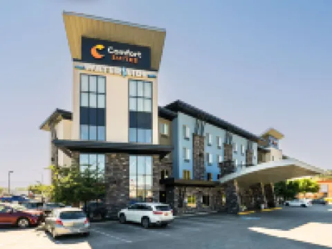 Comfort Suites Hotels in Kelowna