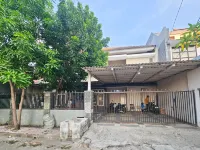 Hasana Guest House Syariah Near Royal Plaza RedPartner Hotel a Sawunggaling