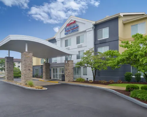 Fairfield Inn & Suites Pittsburgh New Stanton Hotels in New Stanton