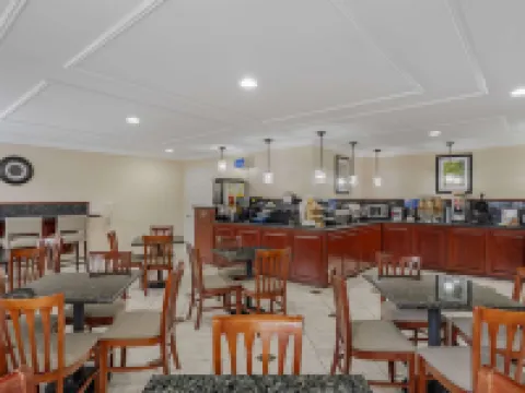 Best Western Pineywoods Inn Hotele w: Cass County