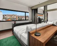 Hilton Porto Gaia Hotels near Feira semanal de Vilar de Andorinho