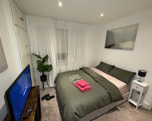 Cozy Double Room in North London with Great Transport Links Hotels in Enfield