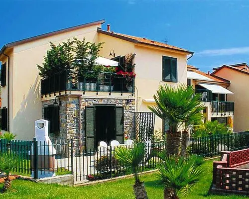 Casa Delle Margherite 2 Hotels in Cipressa