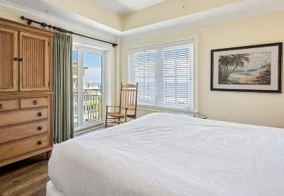 Seaclusion Villa! Beautiful Oceanfront Penthouse w/ Stunning Ocean/Pool Views!