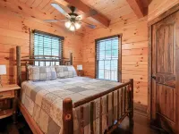 Honey Bear Cabin at Trickle Creek Hotels in Marion Township