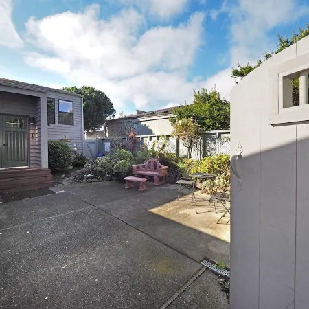 Spacious * Ocean View * Walking Trail to Beach * Hot Tub
