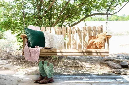 9 Suites on 73 Acres - Horse Oasis - 12bd Inn - Brenham - 10min to Round Top