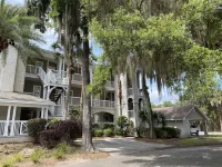 Private and quiet condo on North end of SSI. 30 day minimum. Отели рядом с достопримечательностью «Государственный заповедник Форт Фредерика»