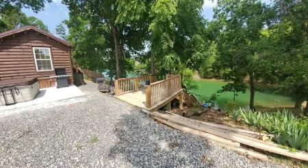 Beautiful Tiny Home log cabin on the lake - Perfect for a couples getaway!