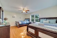 Lakefront Poconos, Family Friendly, Firepit, Kayak, Games, Pet friendly Community Church附近的飯店