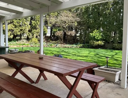 Charming single level updated home~Centrally located