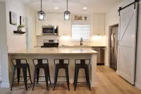 High Cotton! Completelyrenovated 3BR, 2.5BA home! 1.5 mi to the Village! Hotels in Moore County