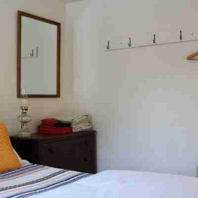 Guest House 10 Min to Smugglers! Rooms