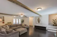 Comfy Hangout House - Sleeps 16 - Pool & Hot Tub!