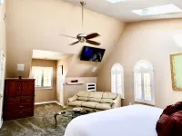 Couples Retreat with hot tub and steam room Hotels in Medina County