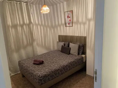 Sandspa 84 Hotels near Triumphal arch