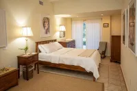 Sailors Rest: Pool & Sauna, Tropical Island Oasis, Fireplace Hotels in Johns Island