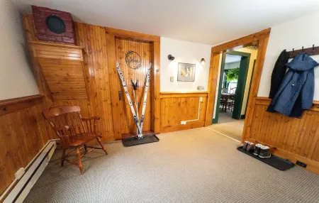 3-bedroom vacation home steps to downtown.