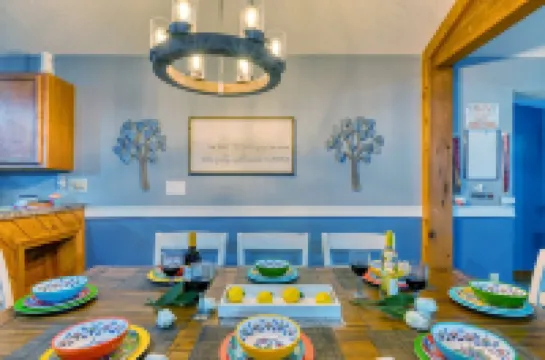 Cozy Lakefront Home Steps to Pool, Close to Lake & Skiing and All Fun Amenities