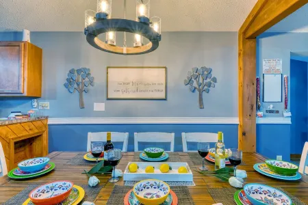 Cozy Lakefront Home Steps to Pool and Lake