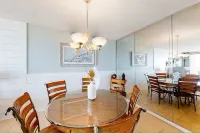 Great August & Fall Rates: Refreshed Ground Floor Condo Steps to Beach& Pool