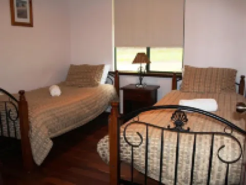 Cabins Nestled in 170 Acres of old Growth Forest Near the Valley of the Giants Hotels in Walpole
