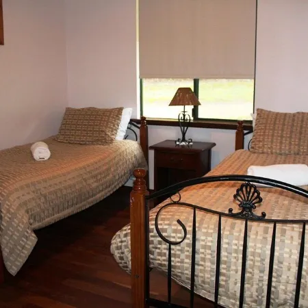 Cabins nestled in 170 acres of old growth forest near the Valley of the Giants. Отели в г. Уолпол